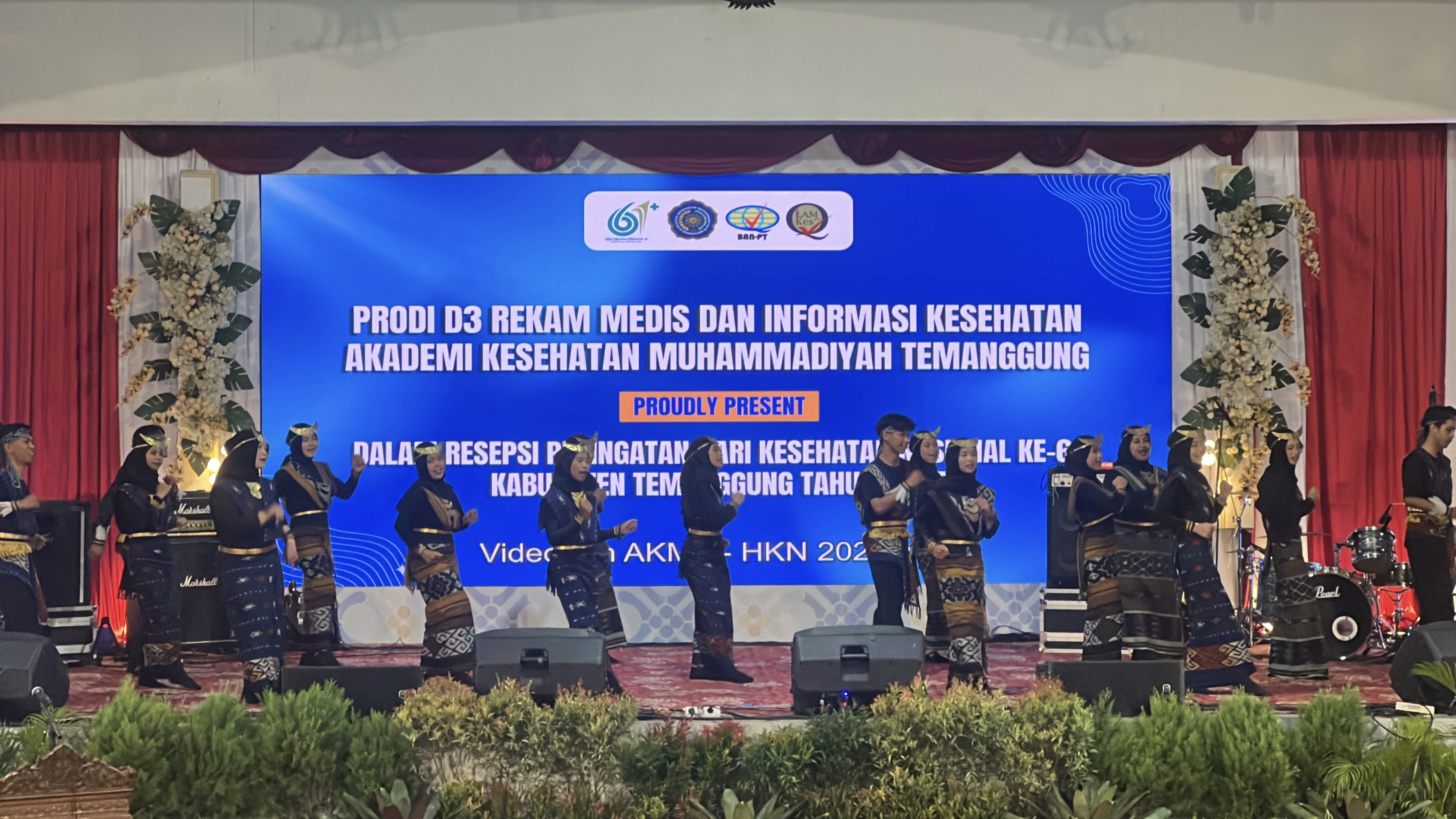 Mahasiswa AKMT Turut Sukseskan Resepsi HKN ke-61 Melalui Paduan Suara