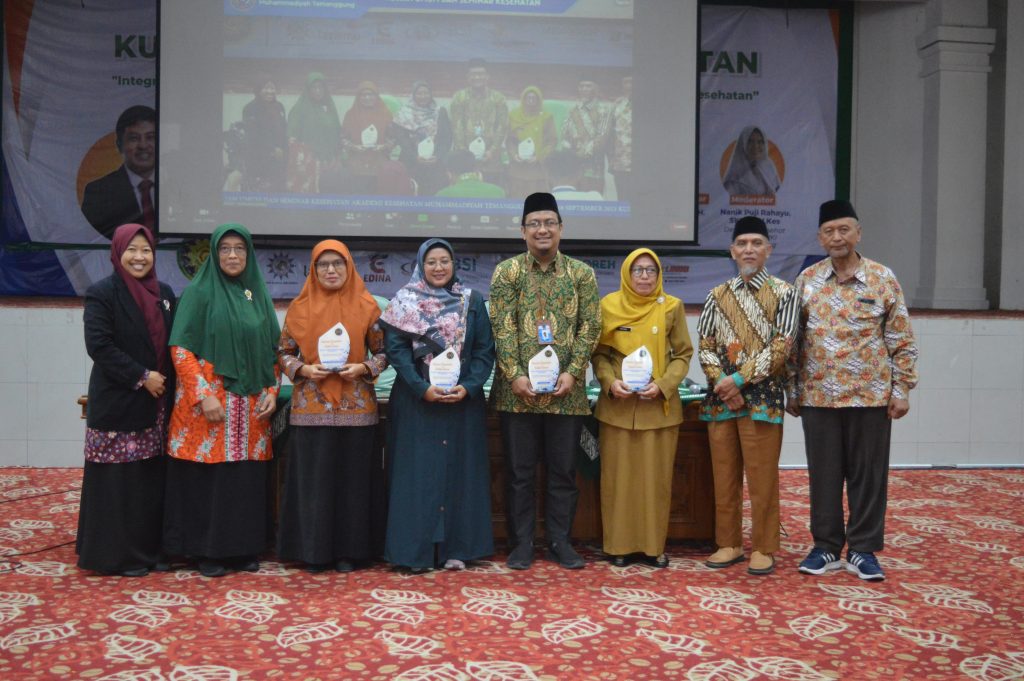 Kuliah Umum dan Seminar Kesehatan AKMT 2023