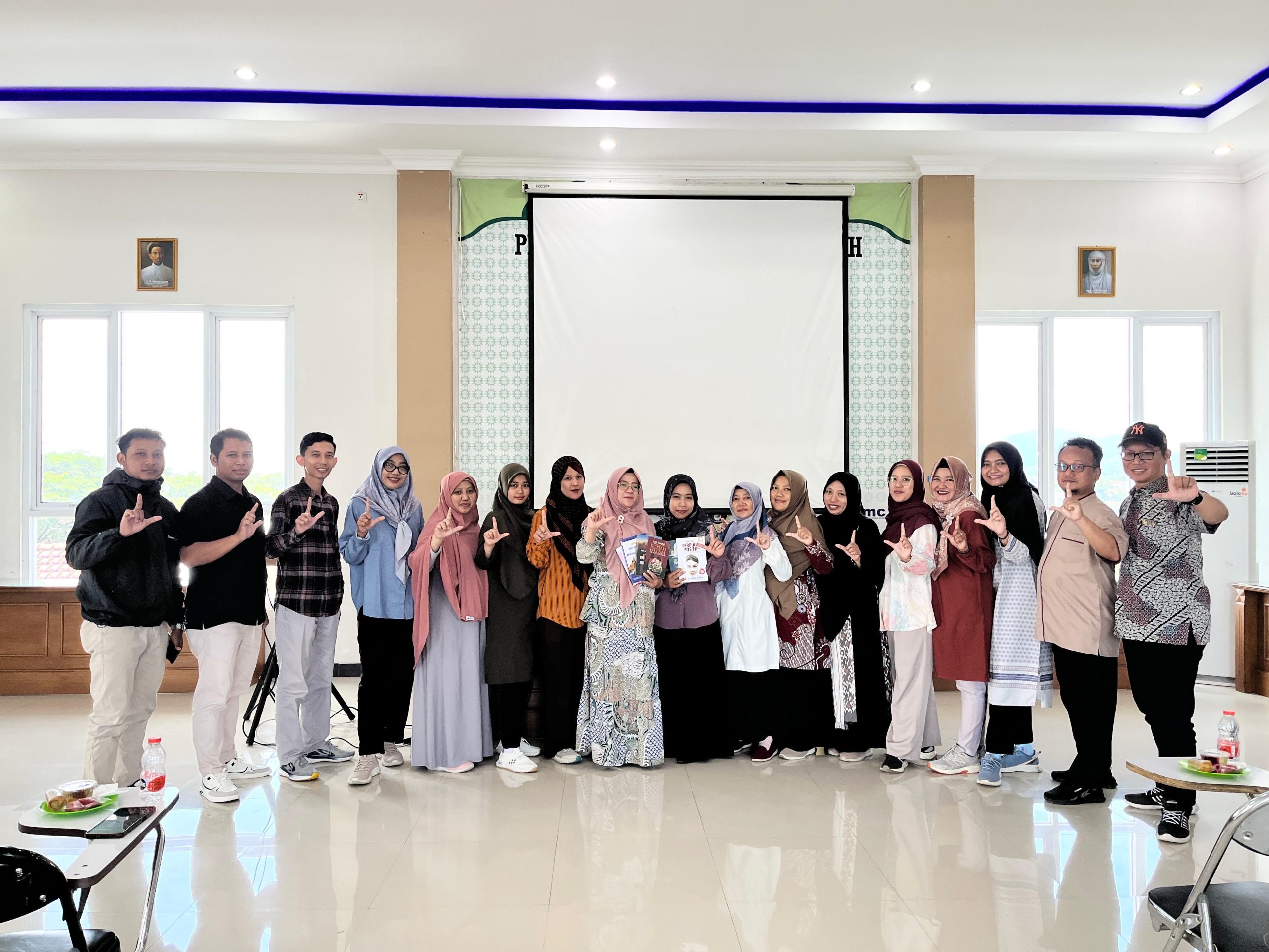 AKMT Hadiri Rakor dan Workshop FPPTMA DIY-Jateng Selatan: Sinergi dan Hibah Buku untuk Perpustakaan AKMT