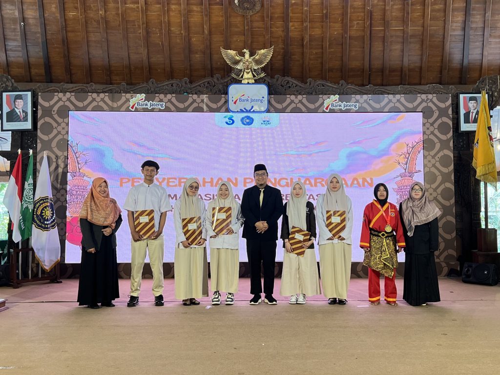 Mahasiswa AKMT Raih Prestasi Akademik dan Nonakademik