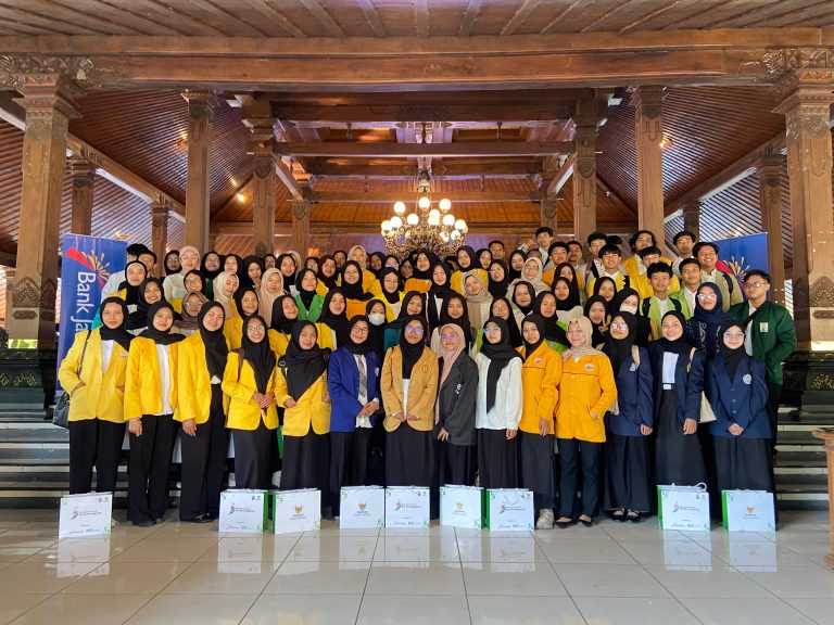 Dukung Pendidikan Tinggi, Lima Mahasiswa AKMT Terima Beasiswa BAZNAS