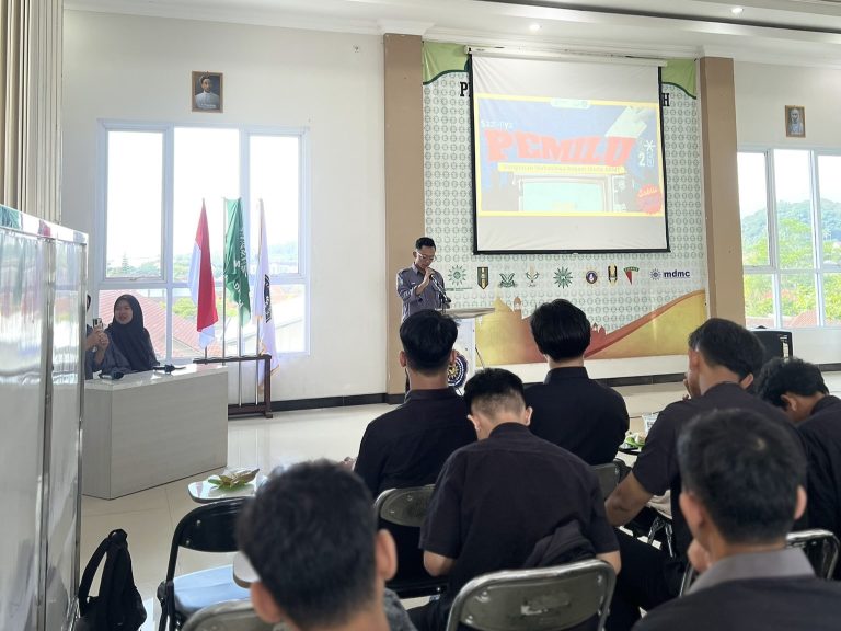 Estafet Kepemimpinan: HIMARMIK AKMT Gelar Mubes dan Serah Terima Jabatan Periode 2025/2026
