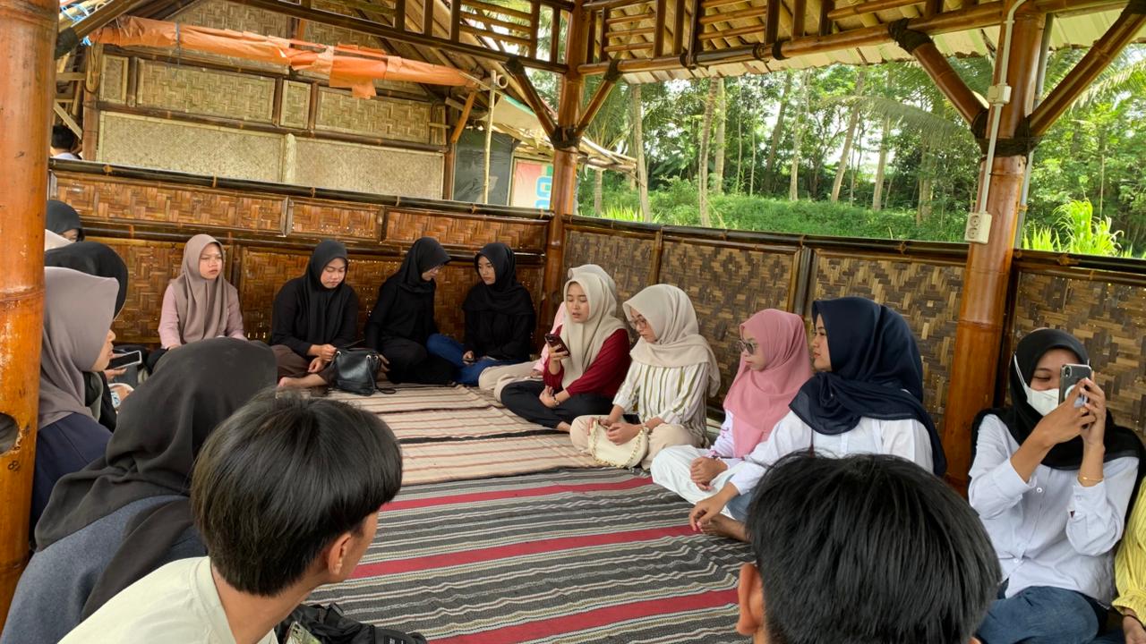 HIMA AKMT Mantapkan Program Kerja Melalui Pemaparan di Rowo Gembongan HIMA AKMT Mantapkan Program Kerja Melalui Pemaparan di Rowo Gembongan