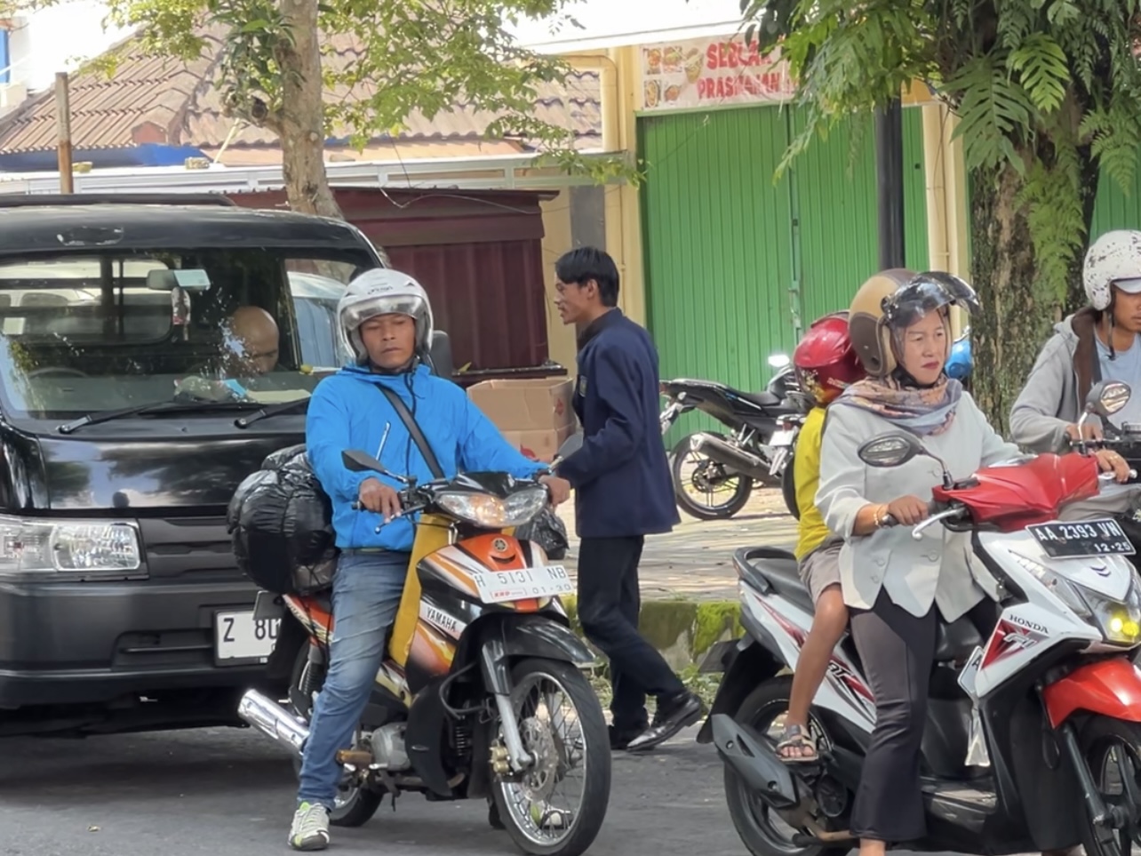 Tumbuhkan Empati Sosial, Mahasiswa dan Pelajar Muhammadiyah Temanggung Galang Dana Peduli Sumatera