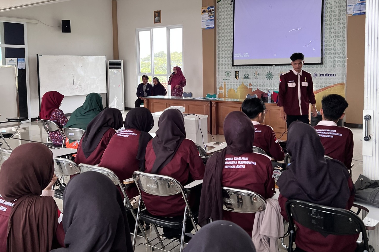 AKMT Laksanakan Evaluasi Program Kerja IMM–HIMA untuk Tingkatkan Kualitas Kemahasiswaan AKMT Laksanakan Evaluasi Program Kerja IMM–HIMA untuk Tingkatkan Kualitas Kemahasiswaan