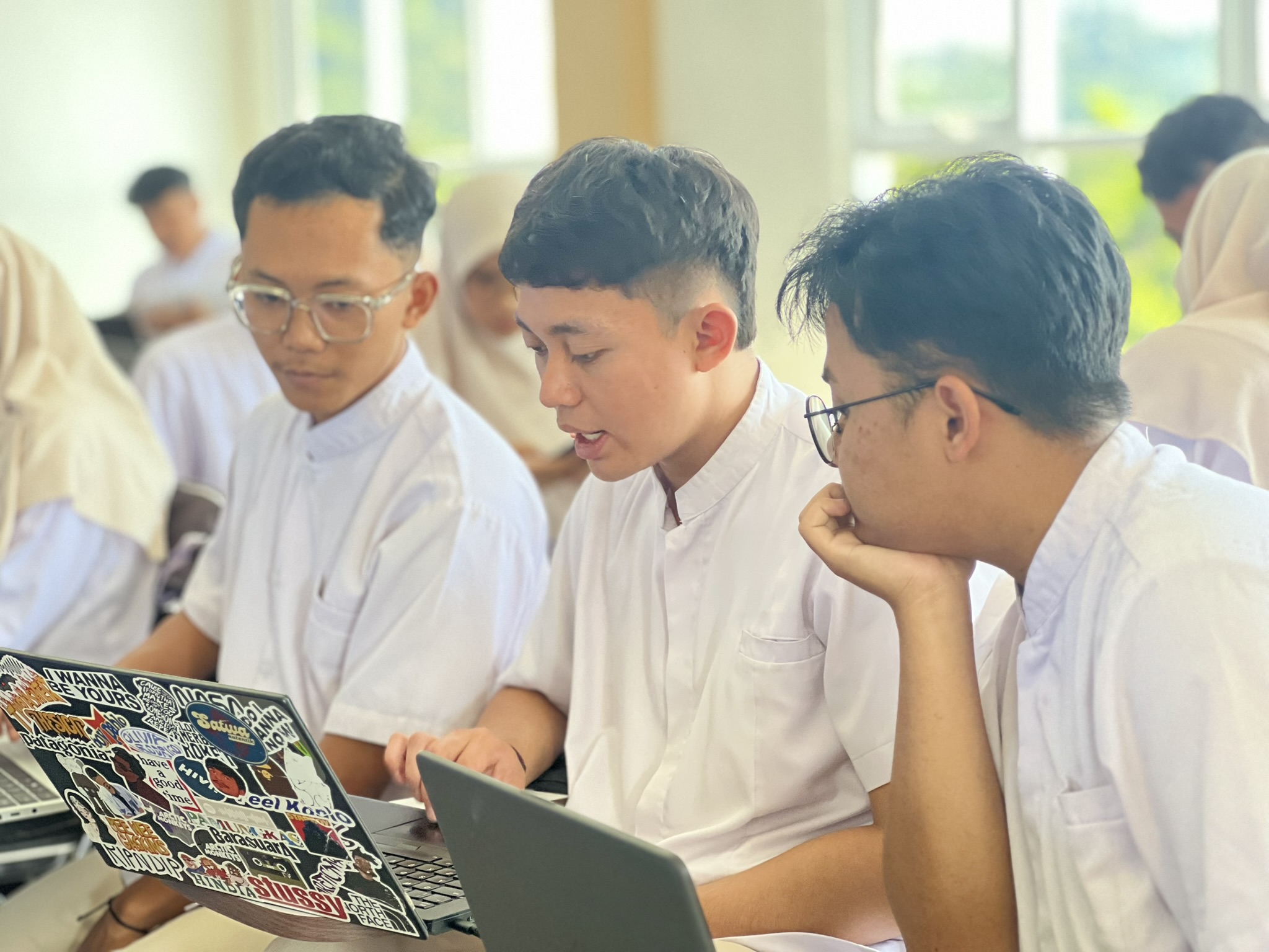 Pelatihan Koding Mahasiswa AKMT