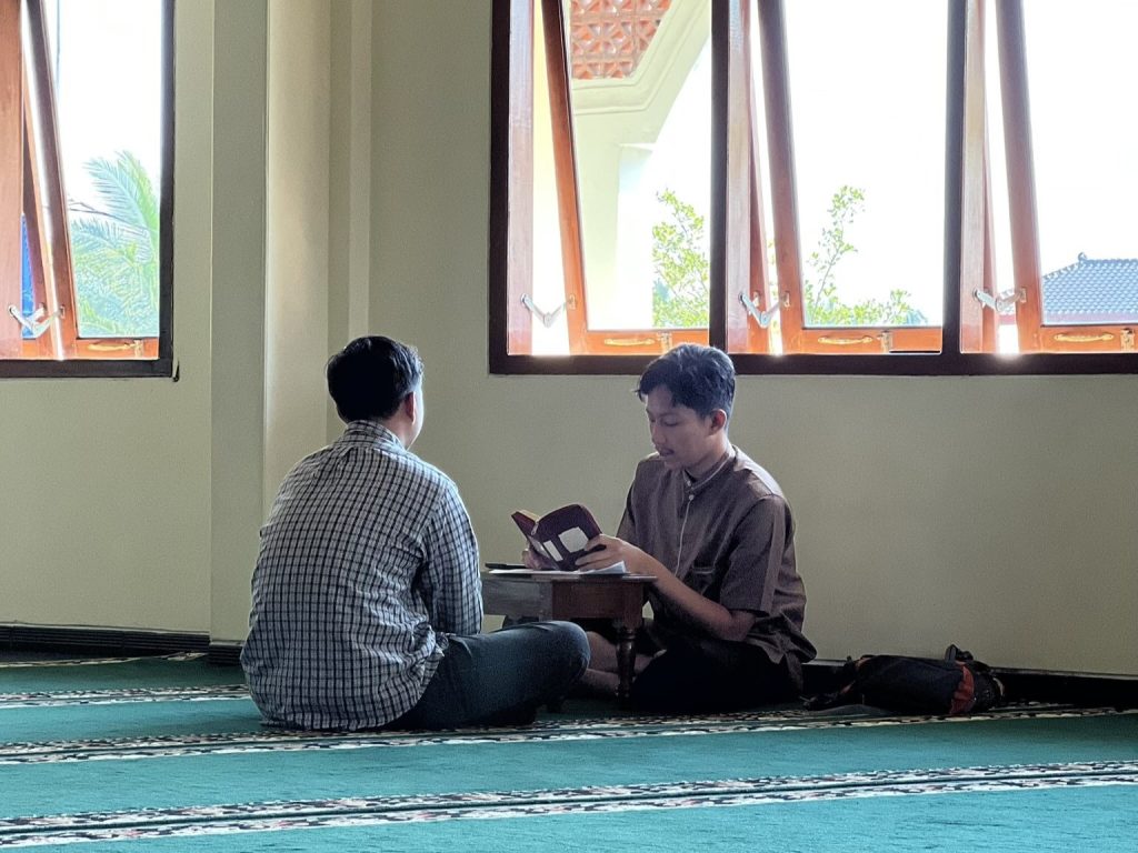 AKMT Wujudkan Lulusan Berkarakter Islami melalui AIK AKMT Wujudkan Lulusan Berkarakter Islami melalui AIK