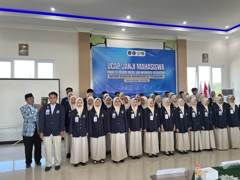 AKMT Gelar Ucap Janji Mahasiswa, Siapkan Tenaga Kesehatan Profesional Berkarakter Islami