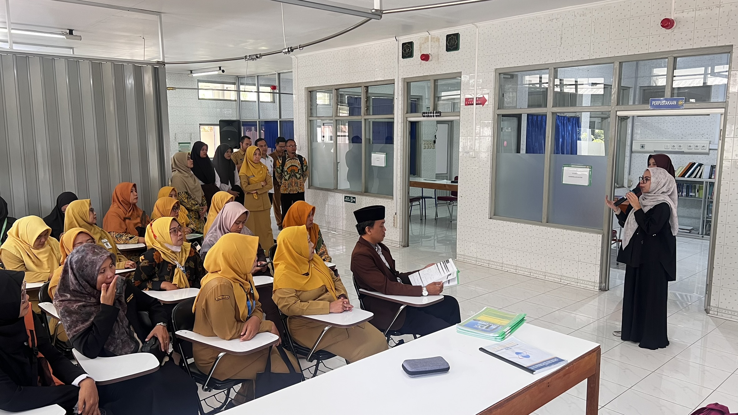 AKMT Perkuat Sinergi dengan Guru BK Melalui Pertemuan dan Laboratory Tour