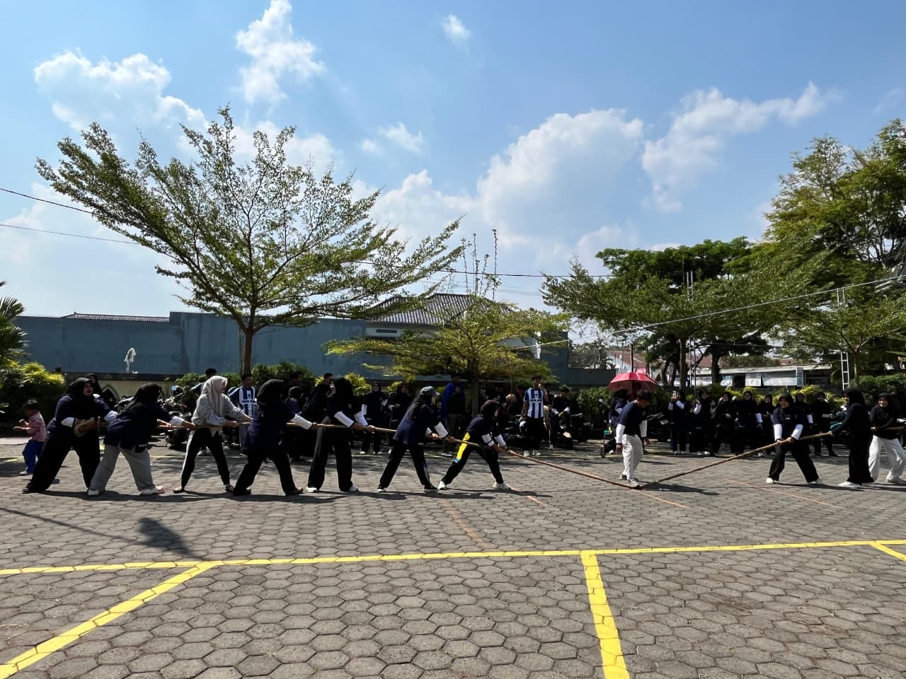 akmt semarakkan hut ke 81 ri dengan jalan sehat dan beragam perlombaan