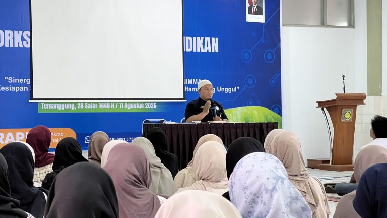 Doa Bersama Menjelang UKOMNAS, AKMT Bekali Mahasiswa D3 RMIK dengan Ikhtiar dan Doa