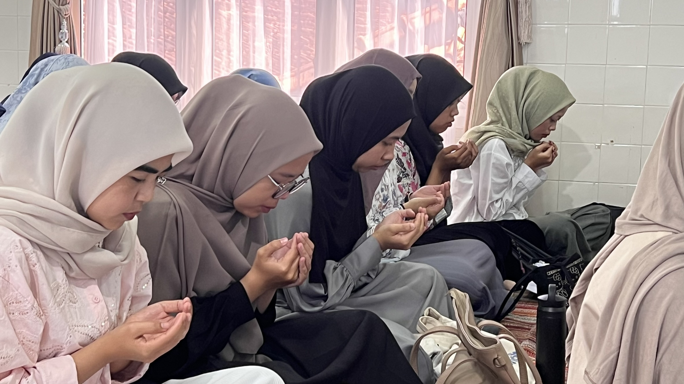 Doa Bersama Menjelang UKOMNAS, AKMT Bekali Mahasiswa D3 RMIK dengan Ikhtiar dan Doa