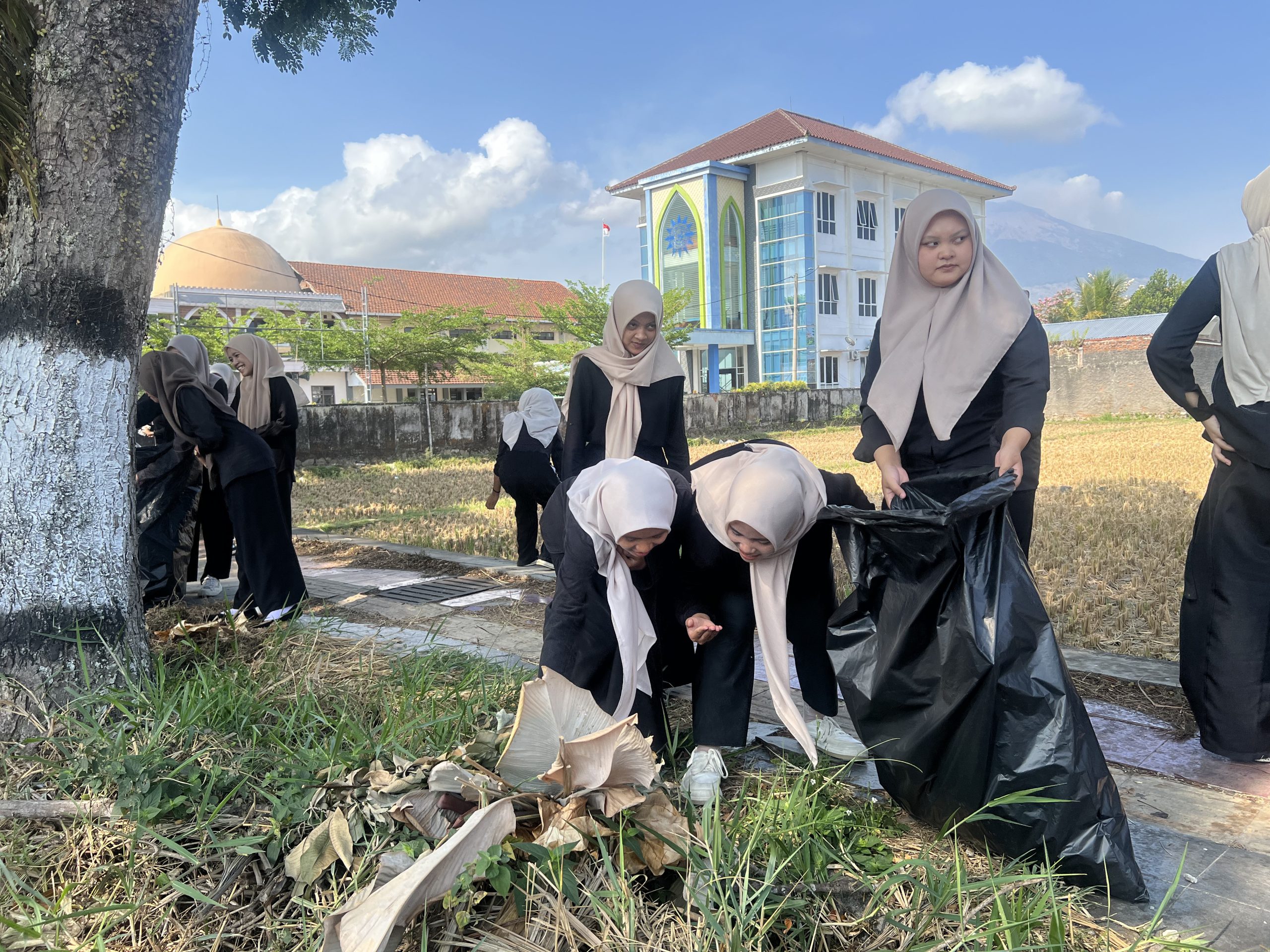 AKMT Dukung Gerakan Jumat Bersih, Dorong Kolaborasi Peduli Lingkungan